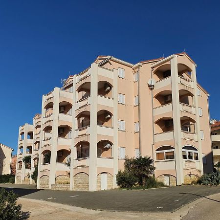 Apartments Coral Novalja Exteriér fotografie