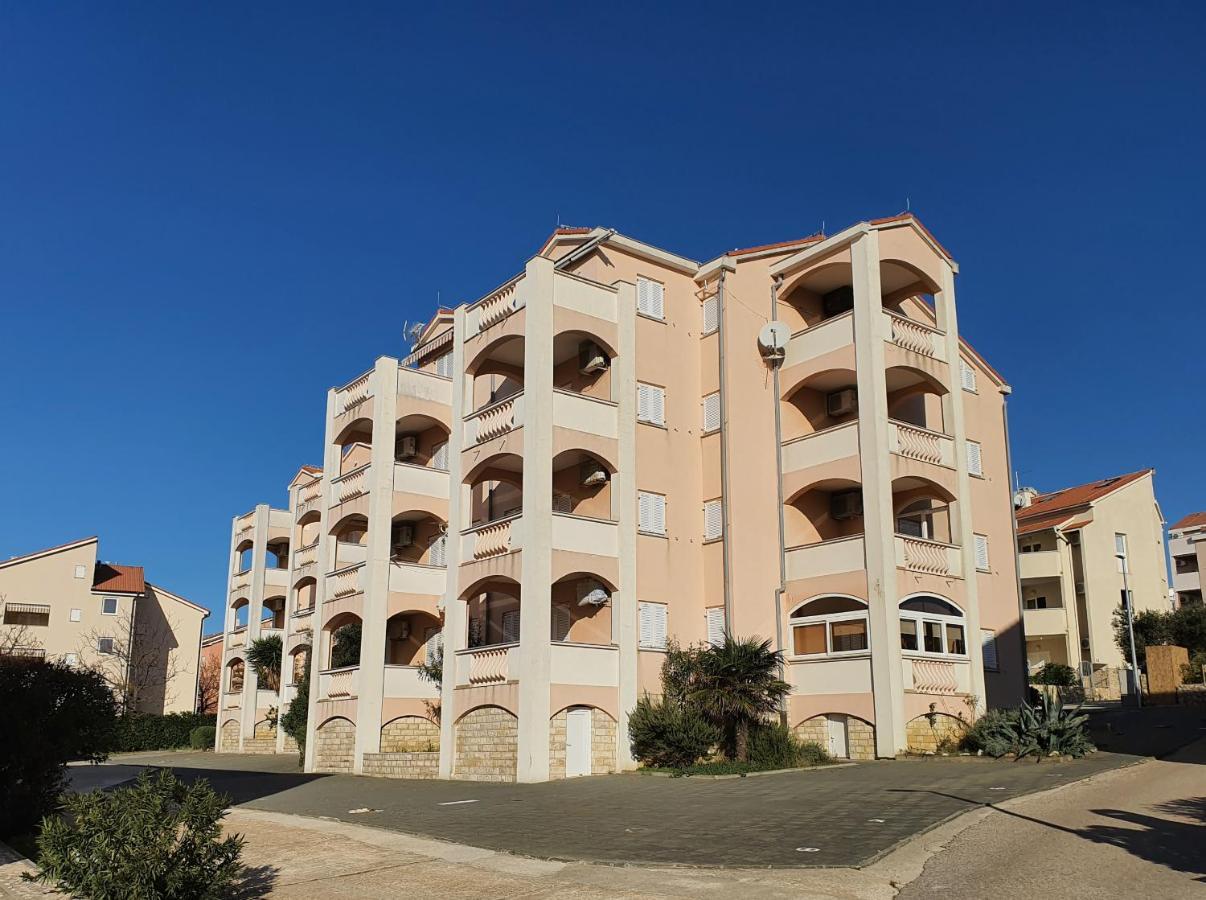 Apartments Coral Novalja Exteriér fotografie